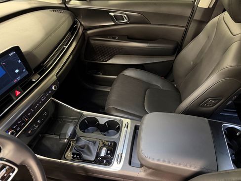 Used 2025 Kia Carnival SX FWD image 20
