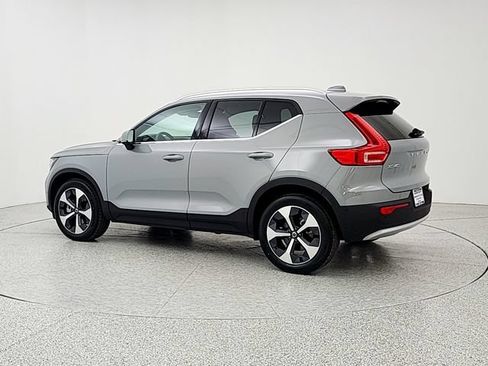 Certified 2025 Volvo XC40 B5 Plus AWD/4WD image 7