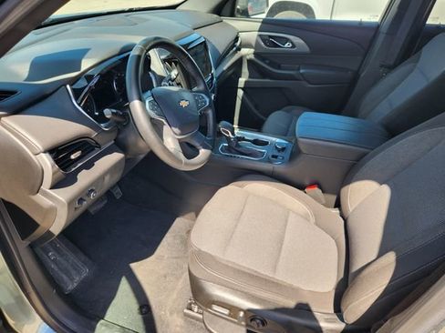 Used 2023 Chevrolet Traverse LT image 8