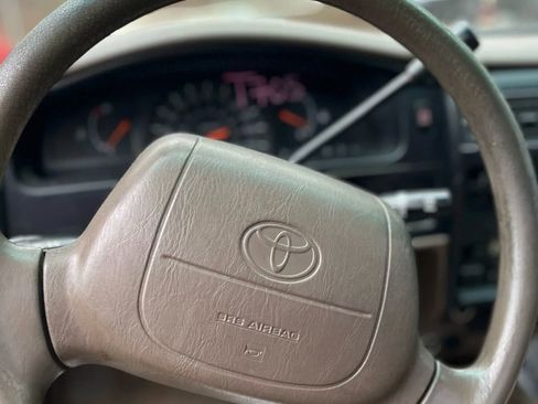 Used 2000 Toyota Tacoma 2WD Regular Cab image 4