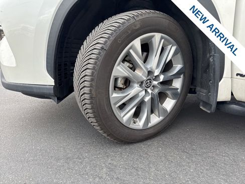 Used 2021 Toyota Highlander Limited image 32