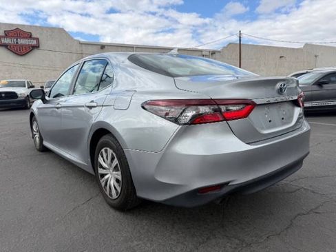 Used 2022 Toyota Camry LE FWD image 5