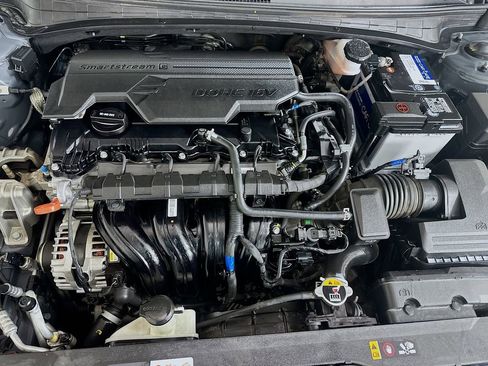 Certified 2023 Hyundai Elantra Limited w/ Preferred Accessory Package FWD image 30