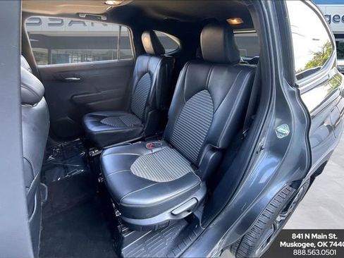 Used 2023 Toyota Highlander XSE FWD image 21