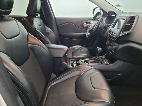 Used 2019 Jeep Cherokee Latitude Plus AWD/4WD image 21