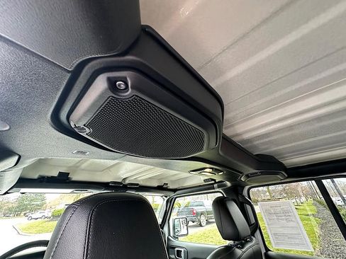 Used 2022 Jeep Gladiator Overland image 21