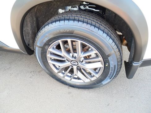 Used 2023 Nissan Rogue S AWD/4WD image 33