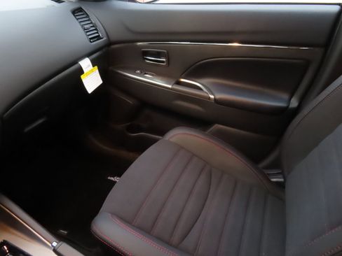 New 2025 Mitsubishi Outlander Sport SE AWD/4WD image 19