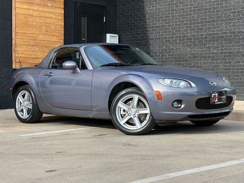 Used 2006 MAZDA MX-5 Miata Touring RWD image 12