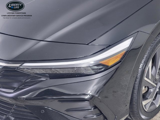 Used 2024 Hyundai Elantra Limited FWD image 10