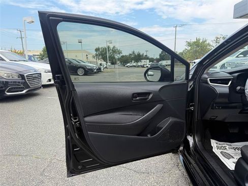 Used 2025 Toyota Corolla LE FWD image 16
