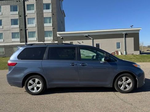 Certified 2016 Toyota Sienna LE FWD image 12
