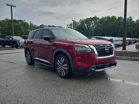 Certified 2022 Nissan Pathfinder Platinum w/ Lighting Package (N93) FWD image 2