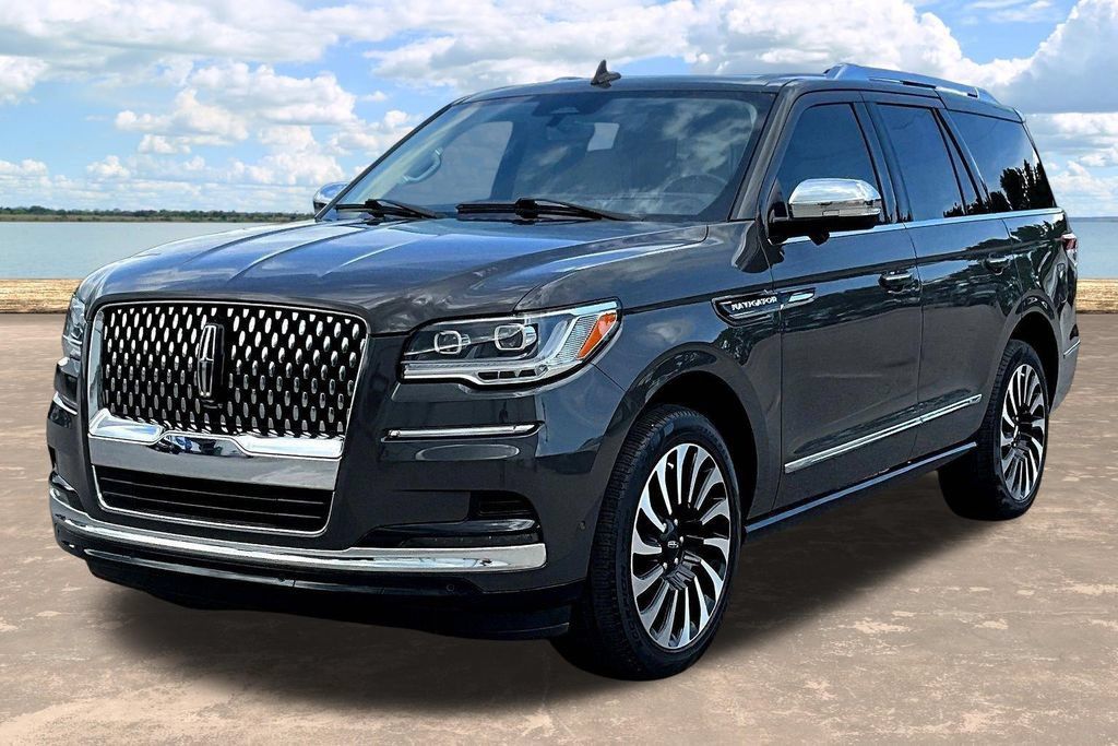 Used 2023 Lincoln Navigator Black Label AWD/4WD image 4