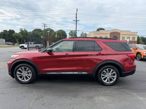 Used 2023 Ford Explorer XLT w/ Equipment Group 202A RWD image 8