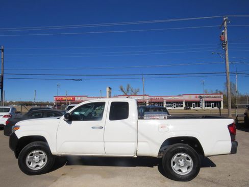 Used 2022 Toyota Tacoma SR AWD/4WD image 15