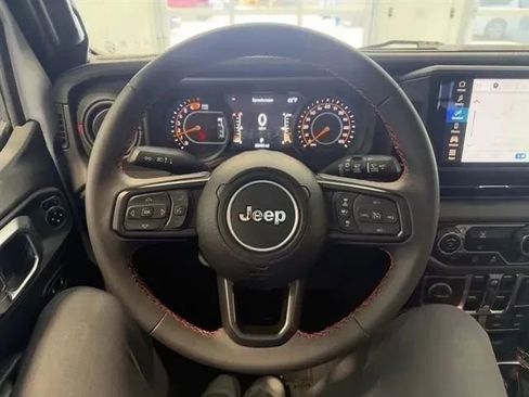 Used 2024 Jeep Wrangler Unlimited Rubicon AWD/4WD image 29