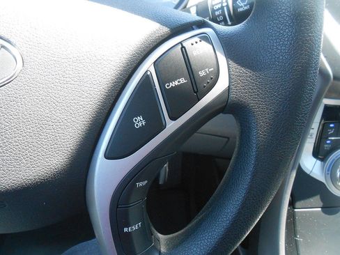 Used 2012 Hyundai Elantra GLS FWD image 14