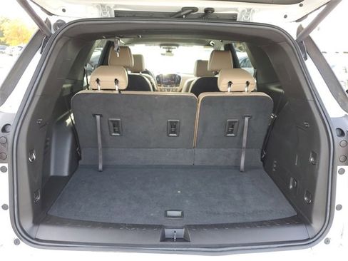 Used 2022 Chevrolet Traverse Premier image 7