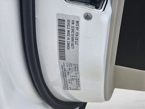 Used 2024 Chrysler Pacifica Limited FWD image 15