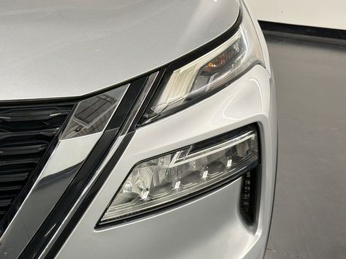 Used 2023 Nissan Rogue SV image 11