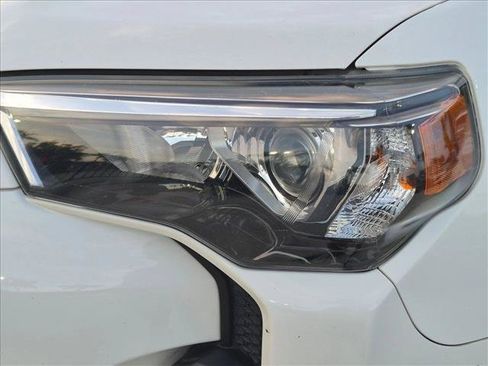 Used 2020 Toyota 4Runner SR5 Premium w/ Moonroof Package RWD image 8