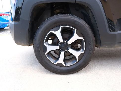 Used 2019 Jeep Renegade Trailhawk AWD/4WD image 13