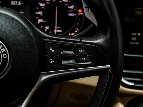 Used 2018 Alfa Romeo Giulia Ti w/ Quick Order Package 22X Lusso image 26