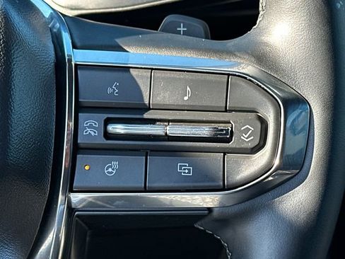 Used 2025 GMC Acadia Elevation image 30