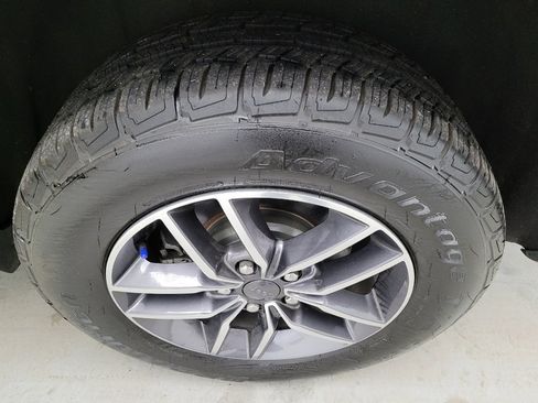 Used 2020 Jeep Grand Cherokee Laredo w/ 18" Wheel & 8.4" Radio Group image 31