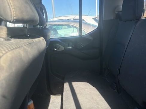 Used 2018 Nissan Frontier PRO-4X image 6