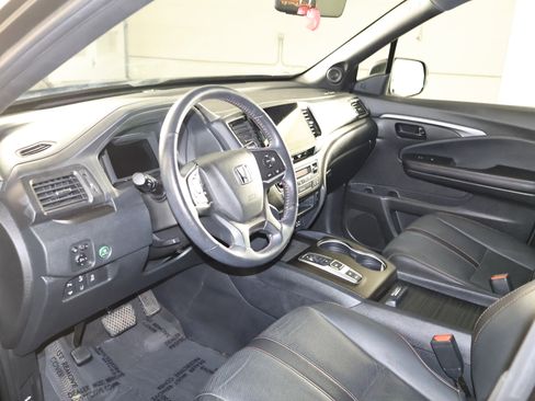 Used 2022 Honda Passport TrailSport image 2