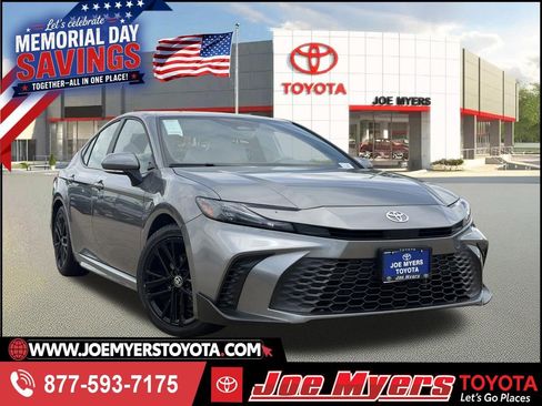 Used 2025 Toyota Camry SE FWD image 1