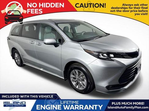 Certified 2025 Toyota Sienna XLE AWD/4WD image 1