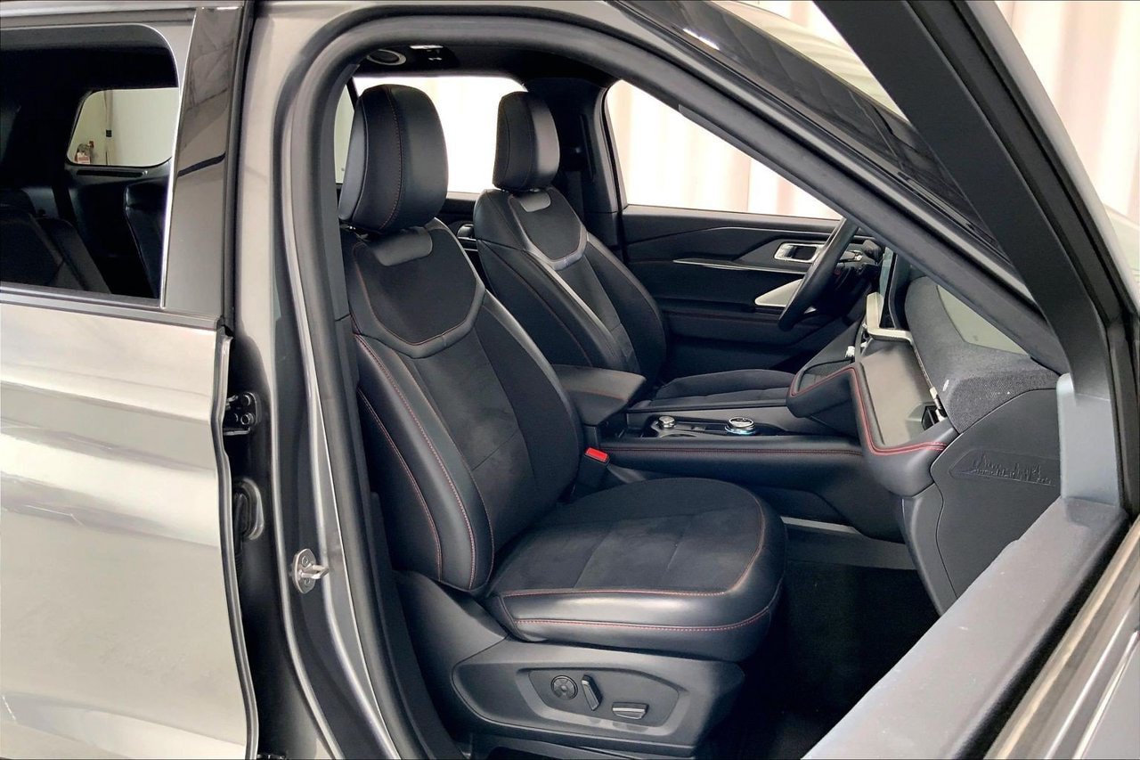 Used 2025 Ford Explorer ST w/ Sun And Sound Package AWD/4WD image 6