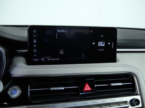 Used 2025 Genesis G70 2.5T image 20