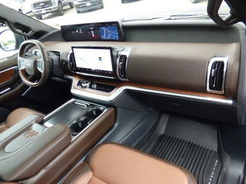 Used 2025 Ford Expedition King Ranch image 17