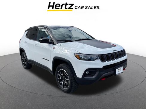 Used 2025 Jeep Compass Trailhawk image 1