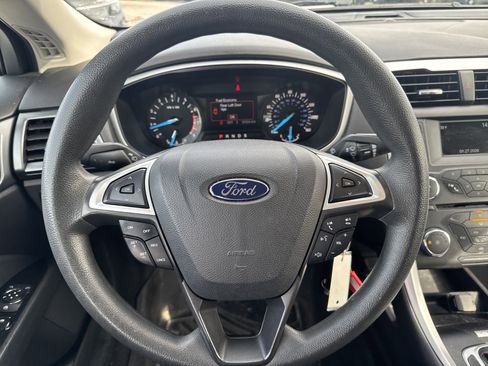 Used 2015 Ford Fusion SE image 12
