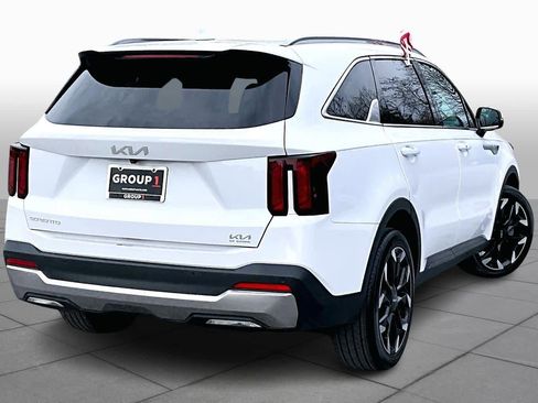 Used 2024 Kia Sorento EX w/ Panoramic Sunroof Package image 11