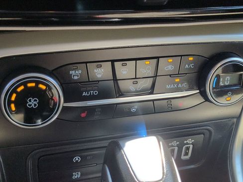 Used 2020 Ford EcoSport Titanium image 32