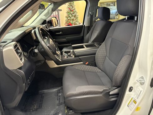Used 2022 Toyota Tundra SR5 w/ SR5 Convenience Package AWD/4WD image 26
