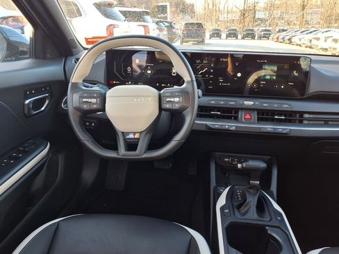 Used 2025 Kia K4 GT-Line w/ GT-Line Premium Package image 8