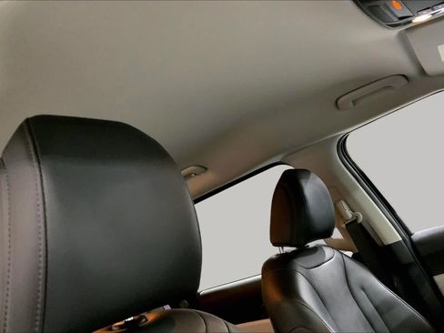 Used 2023 Kia Carnival LX FWD image 27