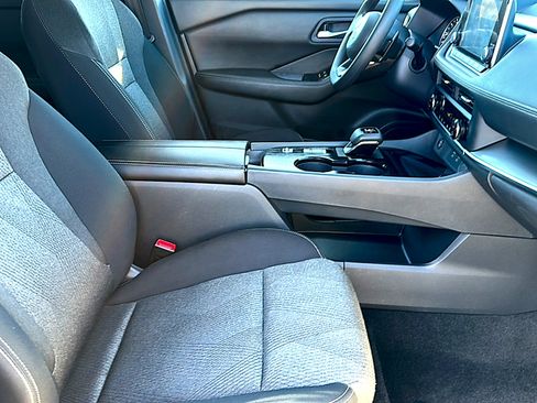 Used 2024 Nissan Rogue SV image 23