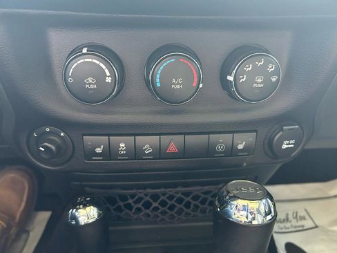 Used 2016 Jeep Wrangler Unlimited Rubicon w/ Connectivity Group image 23