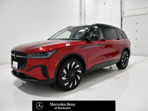 Used 2026 Lincoln Nautilus Reserve image 1