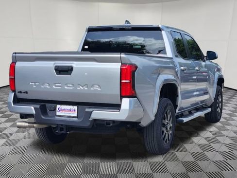 Used 2025 Toyota Tacoma SR5 AWD/4WD image 5