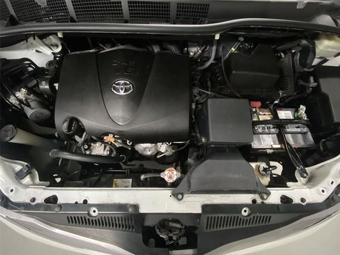 Used 2017 Toyota Sienna XLE FWD image 22