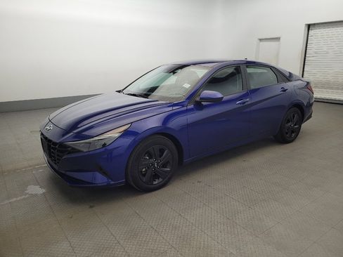 Used 2023 Hyundai Elantra SEL w/ Preferred Accessory Package image 2